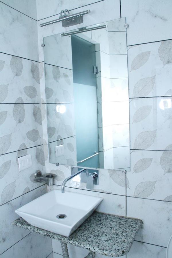Dreamz Suites New Delhi Buitenkant foto